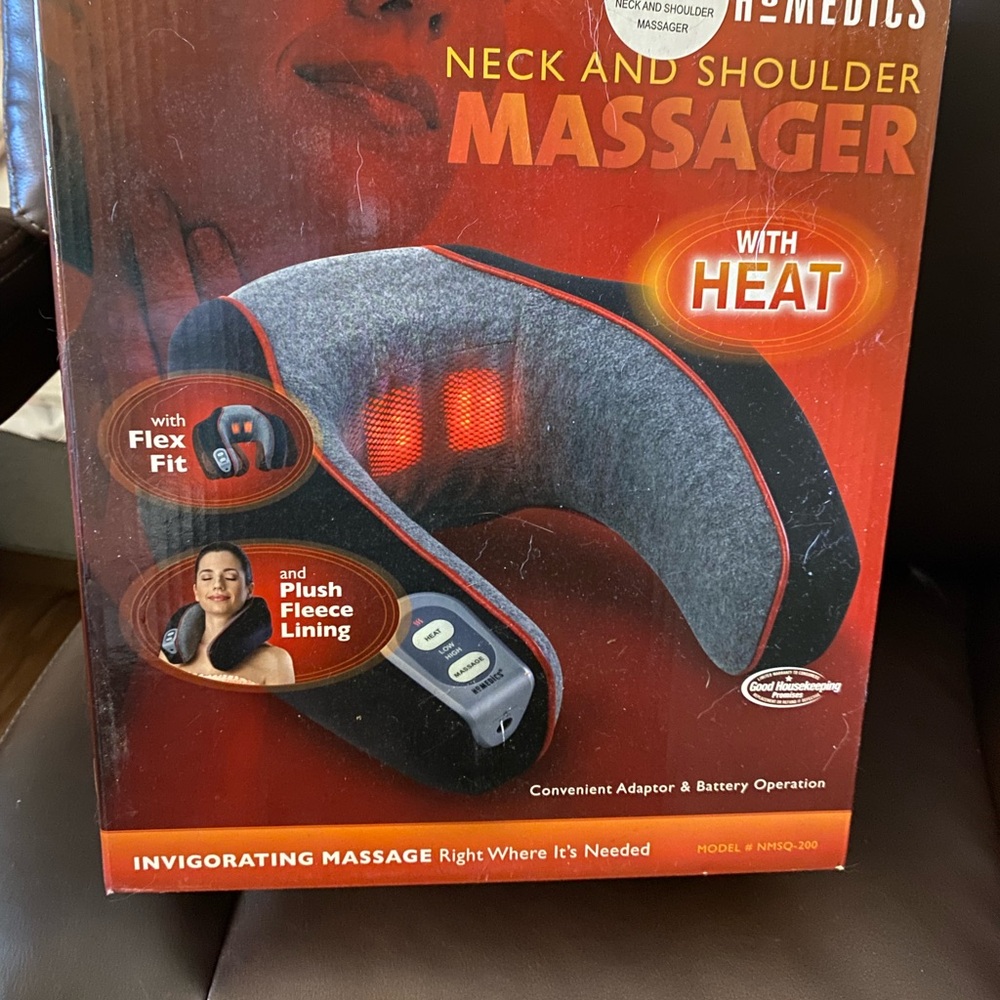 Homedics Neck and Shoulder Massager w Heat Preowned but never used 006